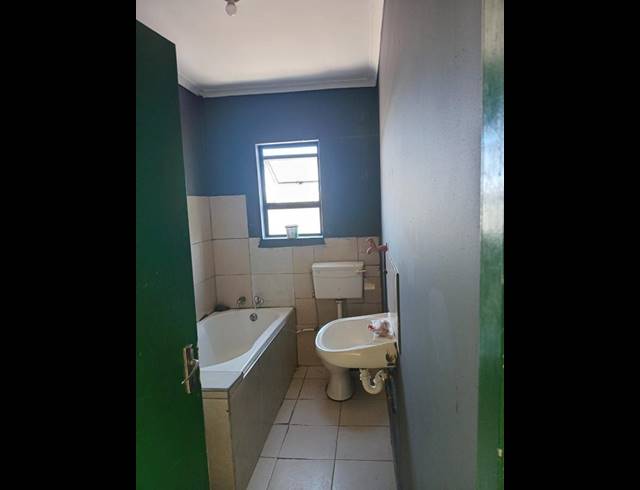 6 BEDROOM HOUSE FOR SALE IN BEACON HILL